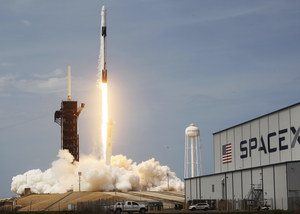 Z nieba spadł nagle wielki fragment rakiety SpaceX. Było groźnie
