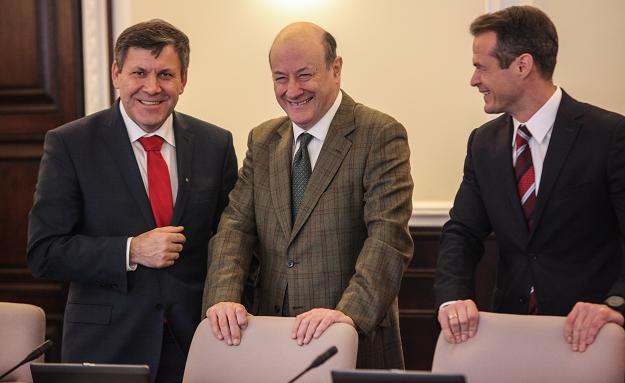 Z obrad rządu: Janusz Piechociński (L), Jacek Rostowski (C) i Sławomir Nowak (P) /PAP