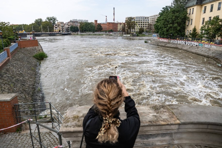 Z Odry we Wrocławiu wyłowiono ciało mężczyzny /	David Tanecek /PAP