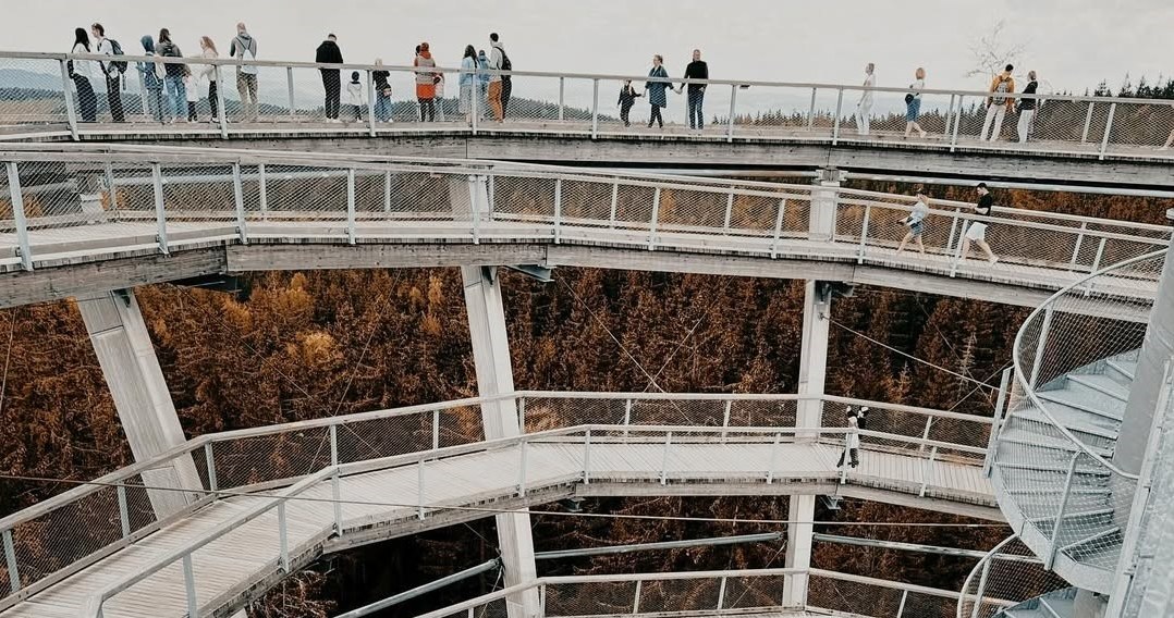 З оглядового майданчика, висота якого 43 метри, відкриваються чудові краєвиди /Domena publiczna