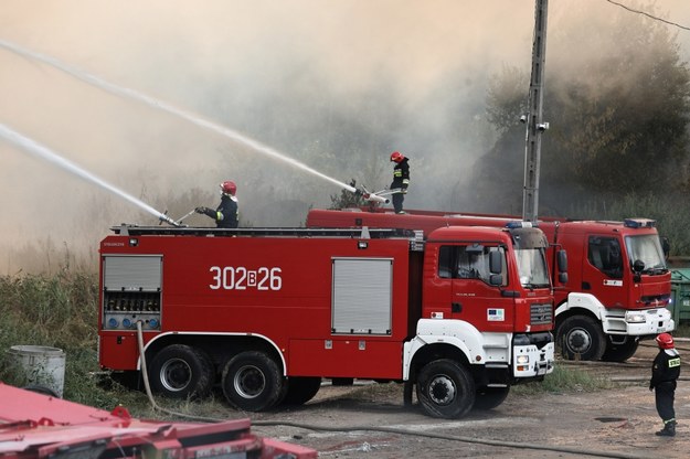 Z ogniem walczy 40 strażackich zastępów /Artur Reszko /PAP