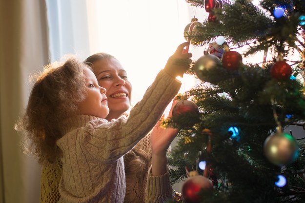 Z okazji Bożego Narodzenia składamy bliskim świąteczne życzenia, a także bożonarodzeniowe kartki. /Shutterstock