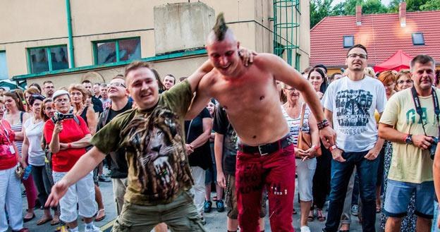 Z okazji otwarcia Spichlerza Polskiego Rocka odbył się koncert "Dzieci Jarocina" - fot.Jakub Walczak Z okazji otwarcia Spichlerza Polskiego Rocka odbył się koncert "Dzieci Jarocina" - fot.Jakub Walczak /Reporter