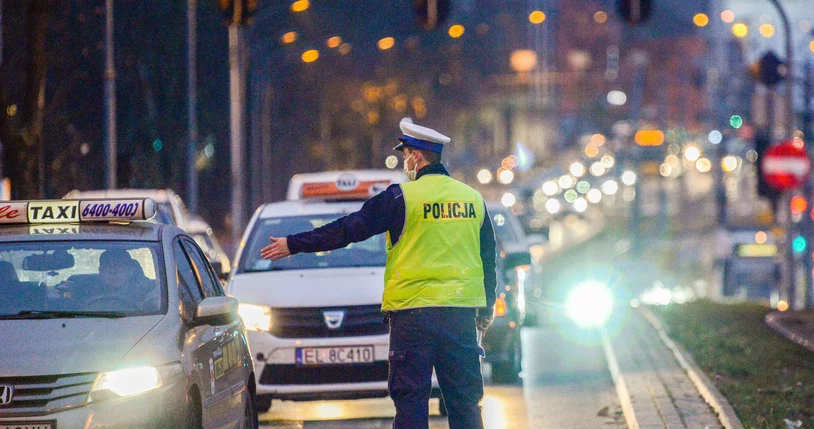 Z okazji świąt na drogach pojawiły się dodatkowe patrole policji /Piotr Kamionka/ REPORTER /Agencja SE/East News