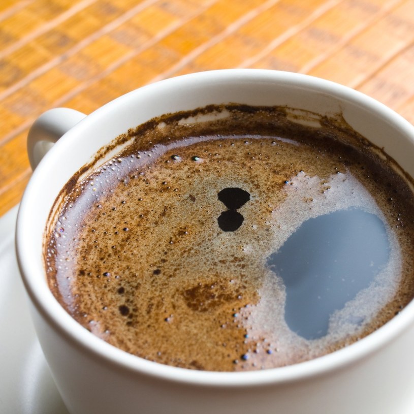 Z picia kawy na pusty żołądek powinny zrezygnować osoby mające problemy gastryczne /123RF/PICSEL