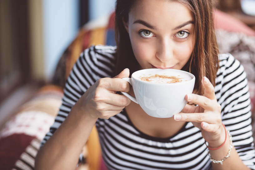 Z piciem kawy przesadzać nie wolno - głównie z uwagi na zdrowie serca! /123RF/PICSEL