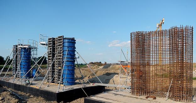 Z placów budów dróg ginie wszystko /PAP