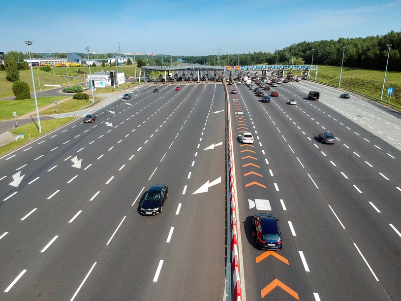 Z płatności automatycznych korzysta już blisko połowa podróżujących autostradą A4 Katowice-Kraków /.