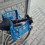 Z pociskiem w koszyku pojechał rowerem do sklepu 
