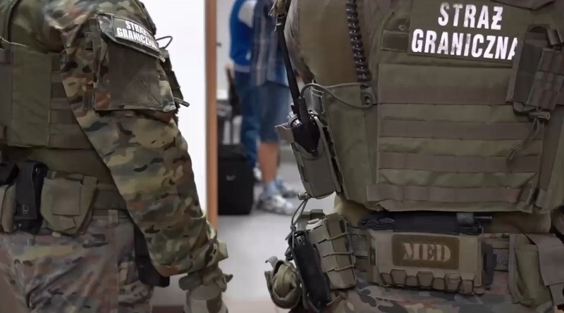 Z Polski deportowano we wtorek 40 cudzoziemców - obywateli Gruzji i Mołdawii /Straż Graniczna /
