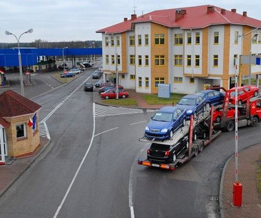 Z Polski masowo wywożone są nowe samochody!