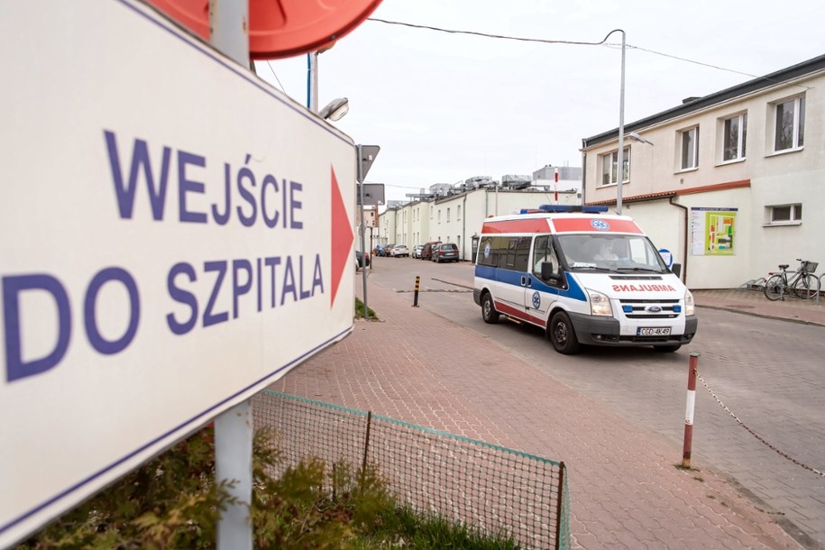 Z powodu gołoledzi mnóstwo osób doznało kontuzji /	Tytus Żmijewski /PAP