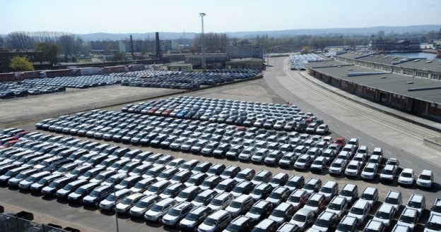 Z powodu normy emisji spalin Euro 5, ceny samochodów u dilerów będą rosnąć/ fot. Wojciech Strożyk /Reporter