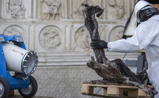 Z powodu ołowiu opóźnia się odbudowa katedry Notre-Dame