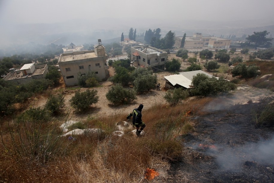 Z powodu pożarów, które towarzyszą upałom, ewakuowano już kilka miejscowości /ALAA BADARNEH  /PAP/EPA