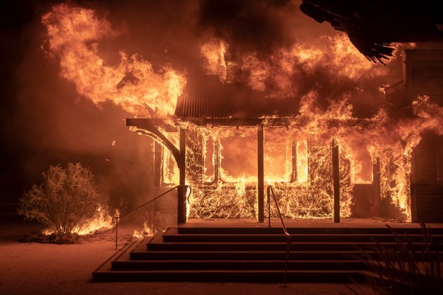Z powodu pożarów w Kalifornii ewakuowano już prawie 200 tys. ludzi /PETER DaSILVA /PAP/EPA