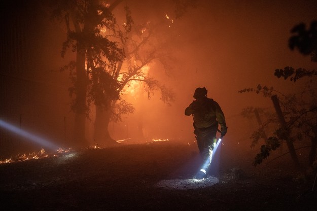 Z powodu pożarów w Kalifornii ewakuowano już prawie 200 tys. ludzi /PAP/EPA