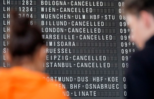 Z powodu strajku pilotów Lufthansy zostało odwołanych 800 lotów /RONALD WITTEK /PAP/EPA