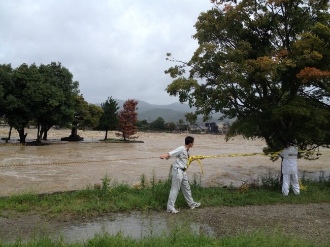 Z powodu tajfunu trzeba było ewakuować 260 tys. osób. /STRINGER /PAP/EPA