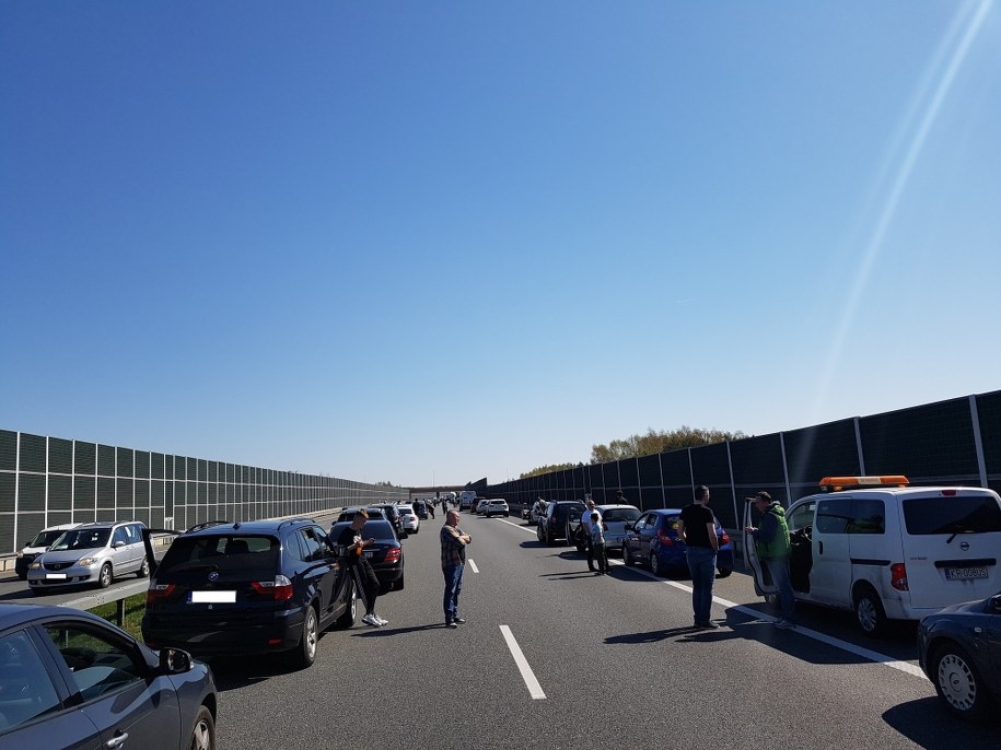 Z powodu wypadku na autostradzie powstał duży korek /Michał Rodak /RMF FM