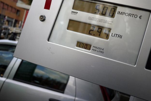 Z powodu wysokich cen, sprzedaż paliw we Włoszech spadła nawet o 10 procent /AFP