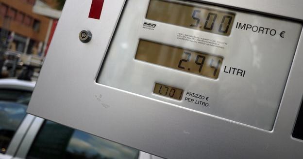 Z powodu wysokich cen, sprzedaż paliw we Włoszech spadła nawet o 10 procent /AFP