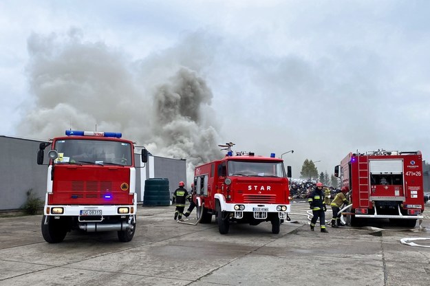 Z pożarem walczy 35 zastępów strażackich. /PSP Lębork /PAP