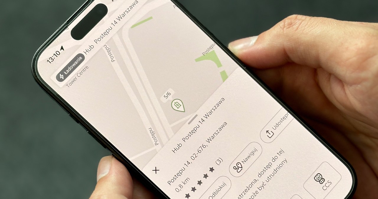 Z poziomu aplikacji MyToyota możemy wyszukać stacje ładowania i śledzić postęp sesji ładowania. /Toyota /materiały prasowe