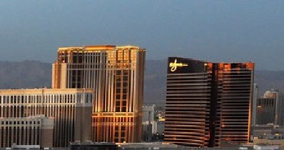 Z prawej hotel Wynn przy Boulevard South (Las Vegas Strip) /AFP