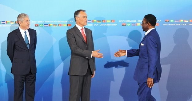 Z prawej prezydent Gwinei Równikowej Teodoro Obiang Nguema Mbasogo. Skorumpowany, ale akceptowany... /AFP