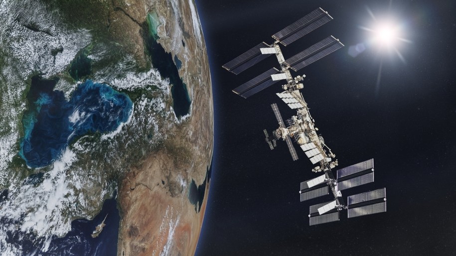 Z prędkością 27 tysięcy km/h do historii. Sławosz Uznański-Wiśniewski już na ISS /Shutterstock