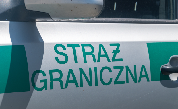 Z przewozu migrantów zrobili biznes. Złapała ich straż graniczna