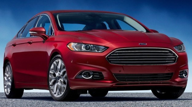 Z przodu nowy Ford Fusion przypomina... Aston Martina. /Ford