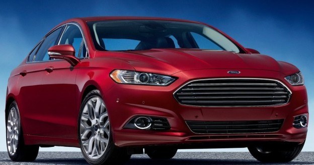 Z przodu nowy Ford Fusion przypomina... Aston Martina. /Ford