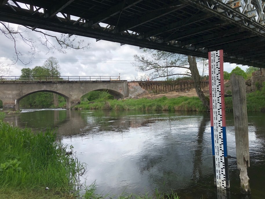 Z rozmowy z kilkorgiem napotkanych mieszkańców Łokacza Wielkiego wynika, że od dekad nie było w tym miejscu żadnych problemów z wylewaniem Drawy /Mateusz Chłystun /RMF FM