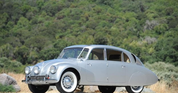 Z rozwiązań Tatry czerpał Ferdinand Porsche, projektant Garbusa. /RM Auctions