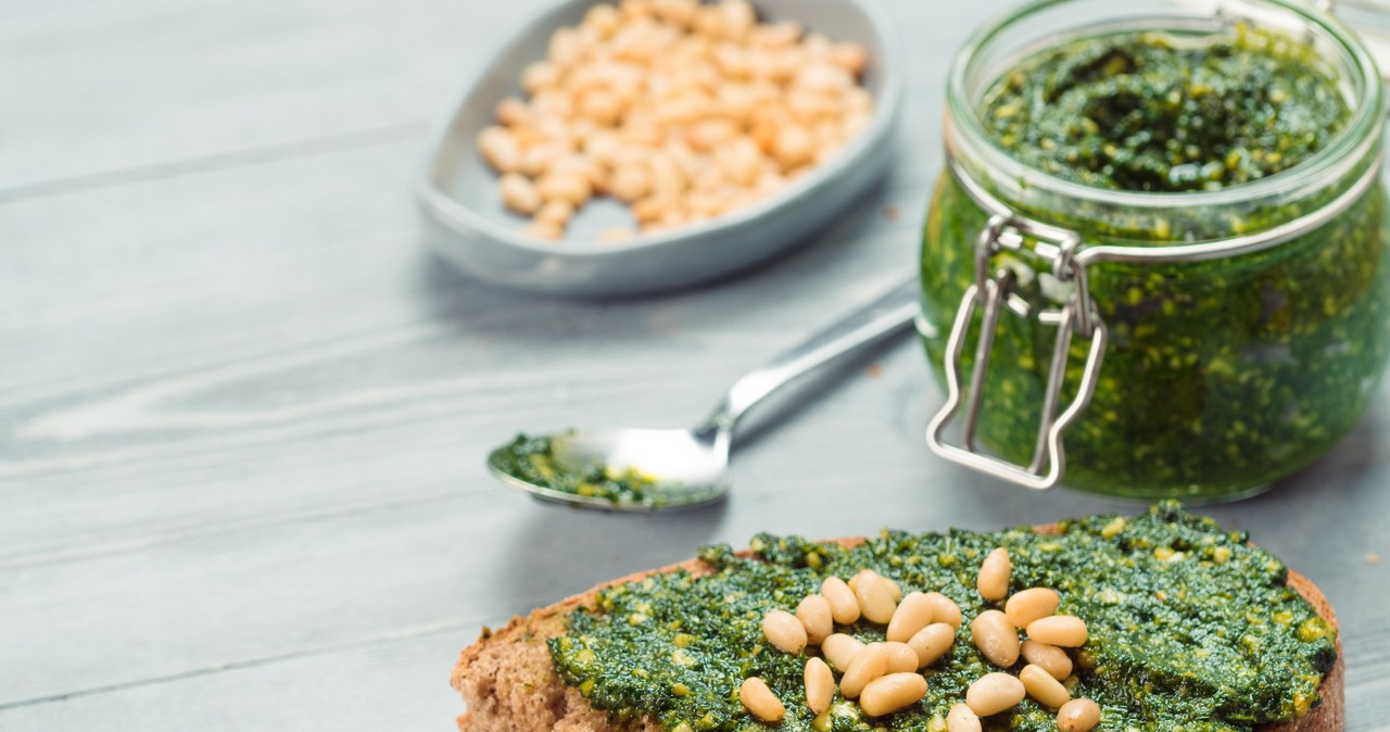 Z rukwi wodnej można przygotować pesto /123RF/PICSEL