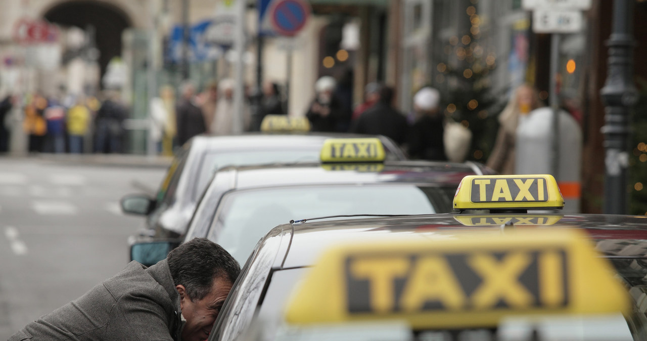 Z taksówkarzami lepiej nie zadzierać... /AFP