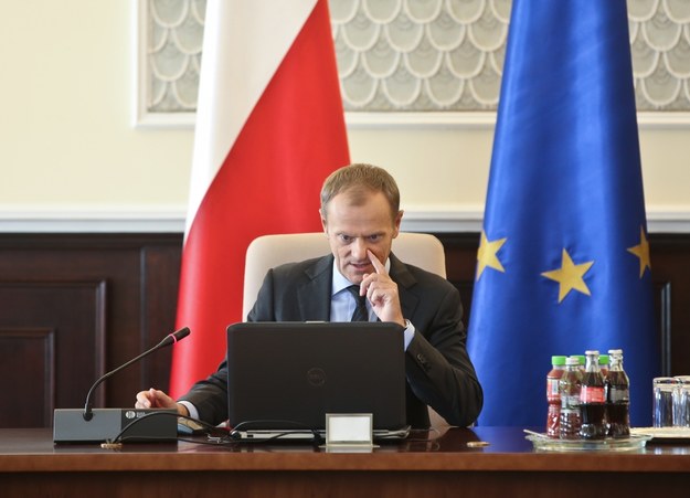 Z tego, że na czele rządu stoi Donald Tusk, zadowolenie wyraziło w październiku 25 proc. /Rafał Guz /PAP