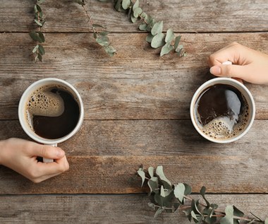 Z tych dodatków do kawy lepiej zrezygnuj. Codziennie szkodzisz swojemu organizmowi