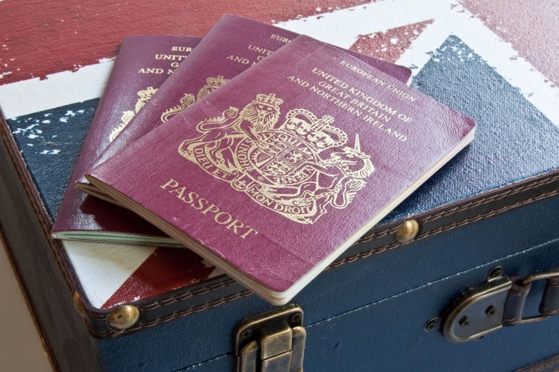 Z tygodnia na tydzień rośnie zainteresowanie brytyjskim obywatelstwem /123RF/PICSEL