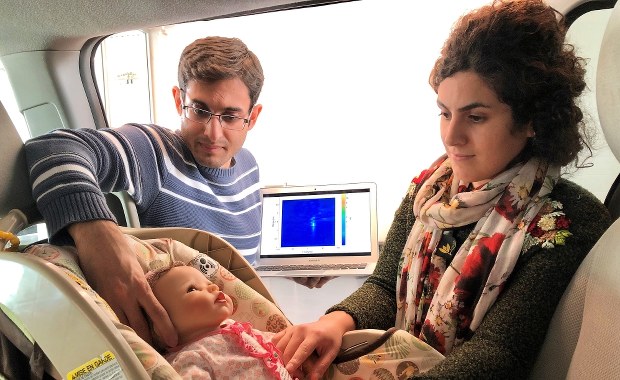 Z tym czujnikiem dziecka w samochodzie nie zostawisz