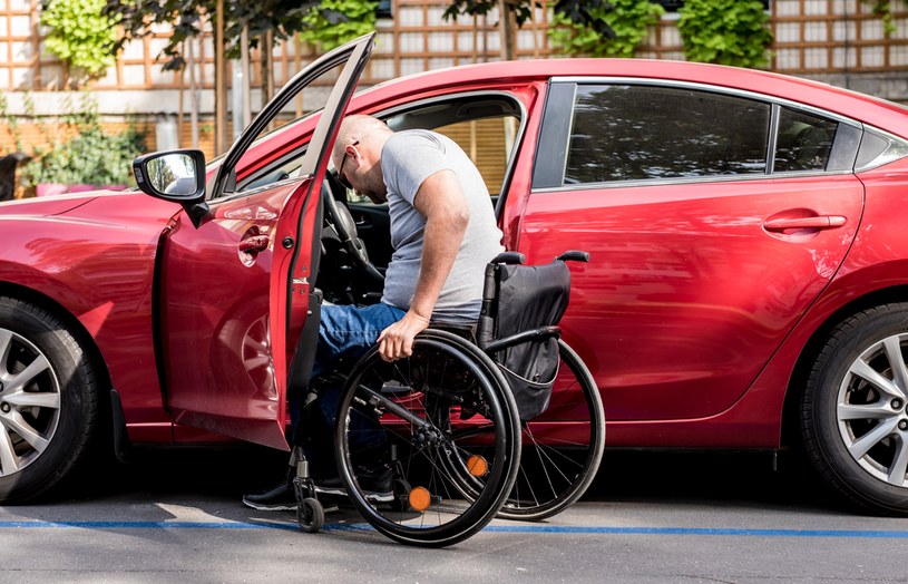 Z ulgi rehabilitacyjnej mogą skorzystać osoby niepełnosprawne oraz ich opiekunowie. /123RF/PICSEL /123RF/PICSEL