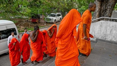 Z wakacji prosto w ręce służb. 22 buddyjskich mnichów-przemytników aresztowanych