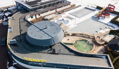 Z Warszawy niemal rzut beretem. Na miejscu gorąca woda i atrakcyjne ceny 