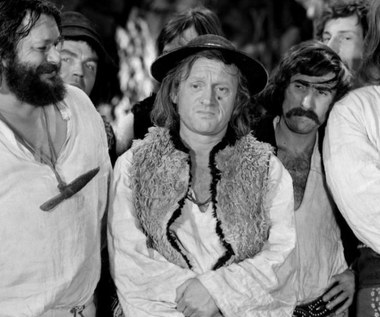 Z wizerunku amanta nic nie zostało, kiedy Bilewski z wiekiem przybrał na wadze i zapuścił brodę. Wtedy, z równym powodzeniem, aktor zaczął grać role charakterystyczne. Chyba nikt się nie spodziewał się, że Waluś Kwiczoł z "Janosika" okaże się rolą jego życia.

("To i Owo")