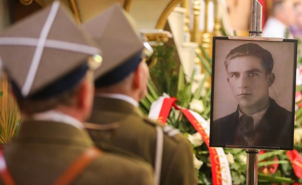 Z wojskowymi honorami pochowano zabitego przez UB Jana Sałapatka „Orła”