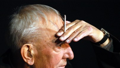 "Z zawodu był magikiem". 100 lat temu urodził się Gustaw Holoubek