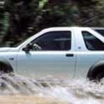 Z zewnątrz Land Rover w środku BMW