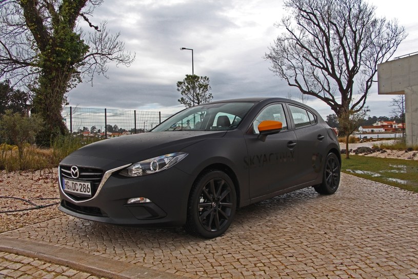 Z zewnątrz - obecna Mazda 3, ale w środku wciąż opracowywana technologia Skyactiv-X /INTERIA.PL